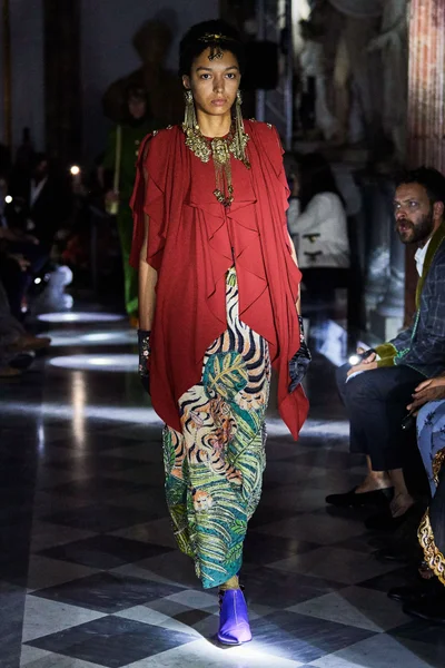 Look 32